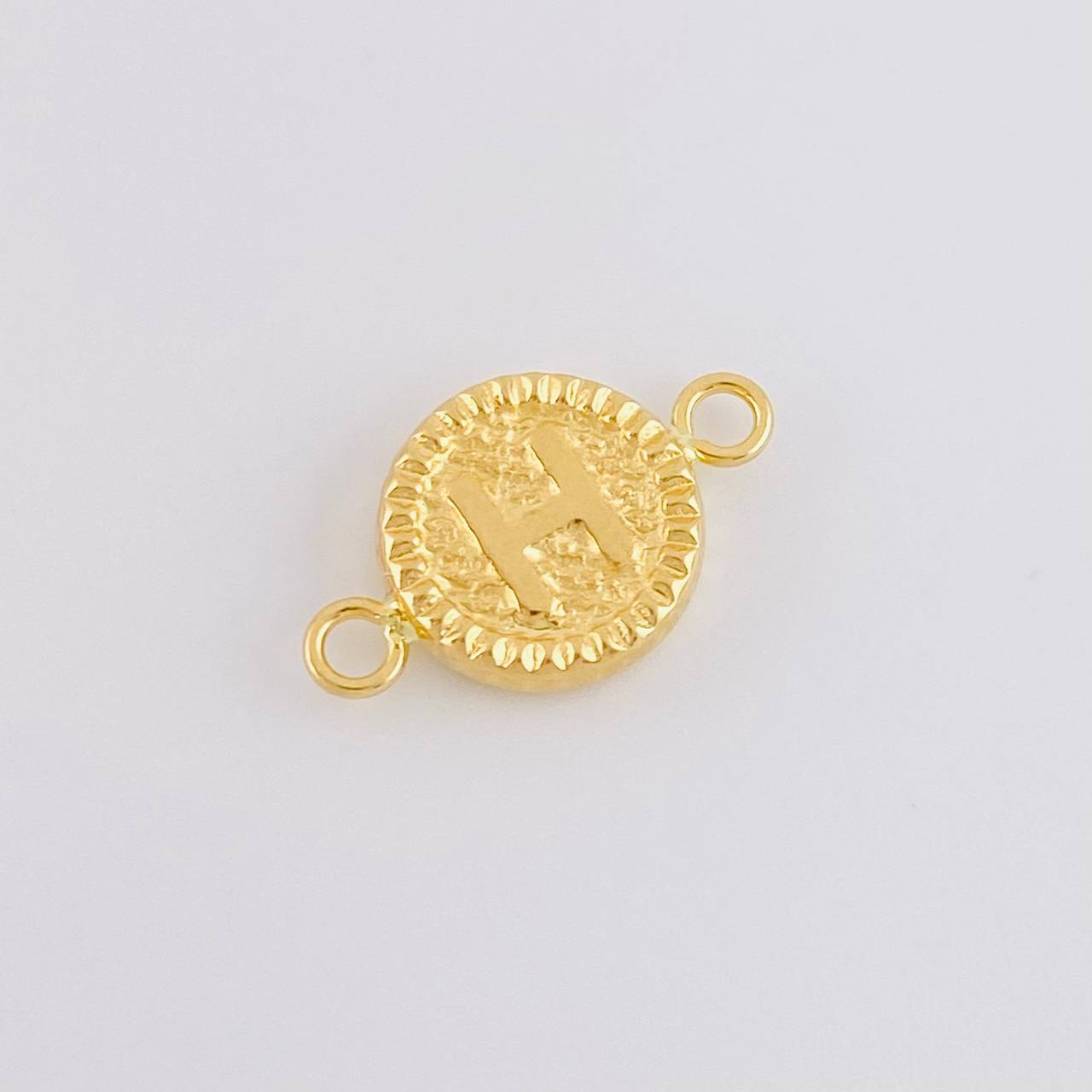 Herraje Letra H Marco Bordeado 0.6g / 1.7cm Oro Amarillo 18K