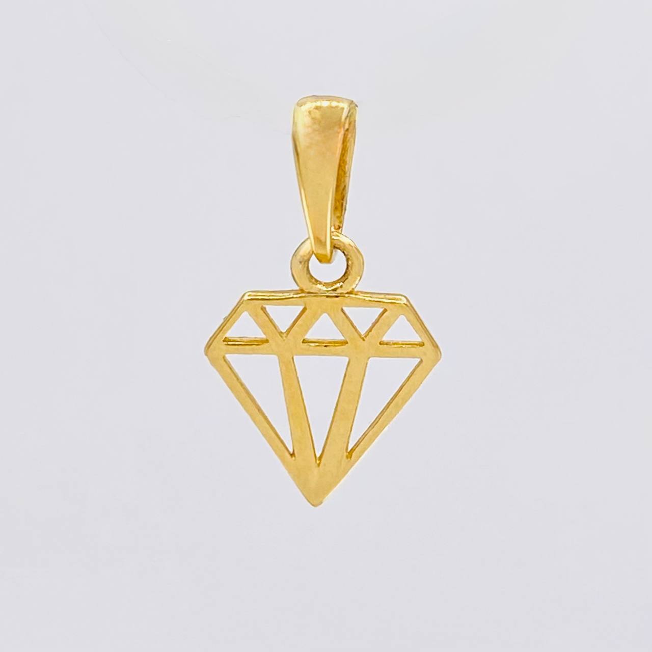 Dije Silueta Diamante 0.6gr / 1.5cm / Liso Oro Amarillo