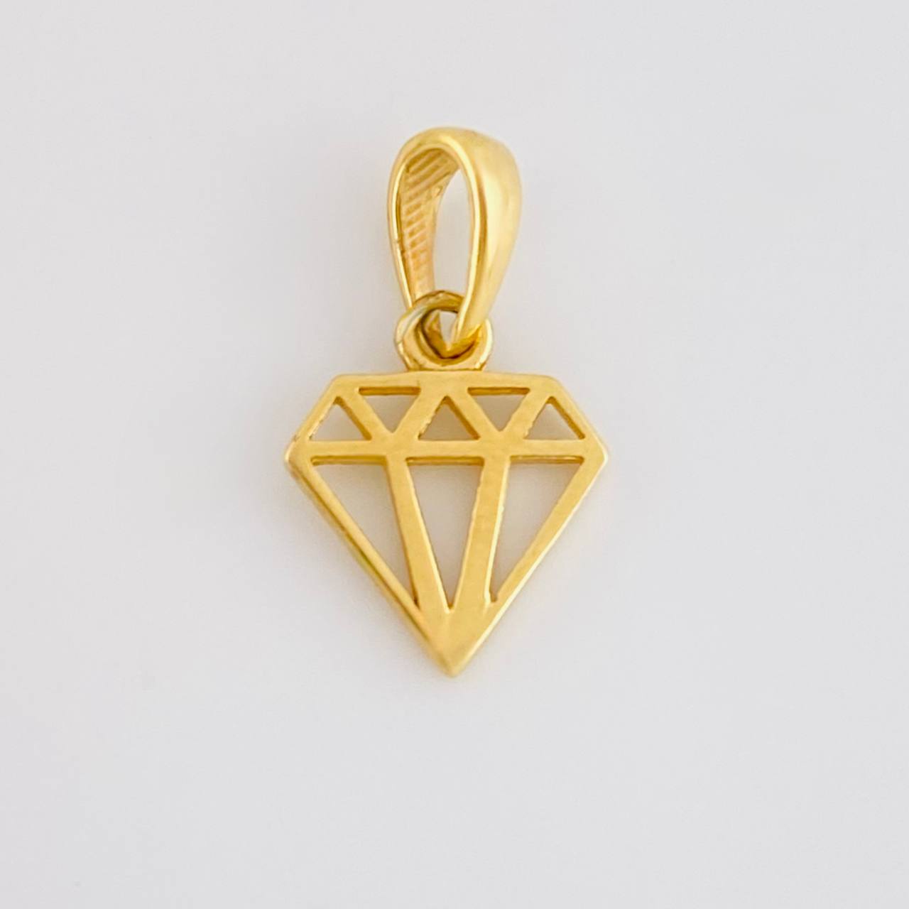 Dije Silueta Diamante 0.6gr / 1.5cm / Liso Oro Amarillo