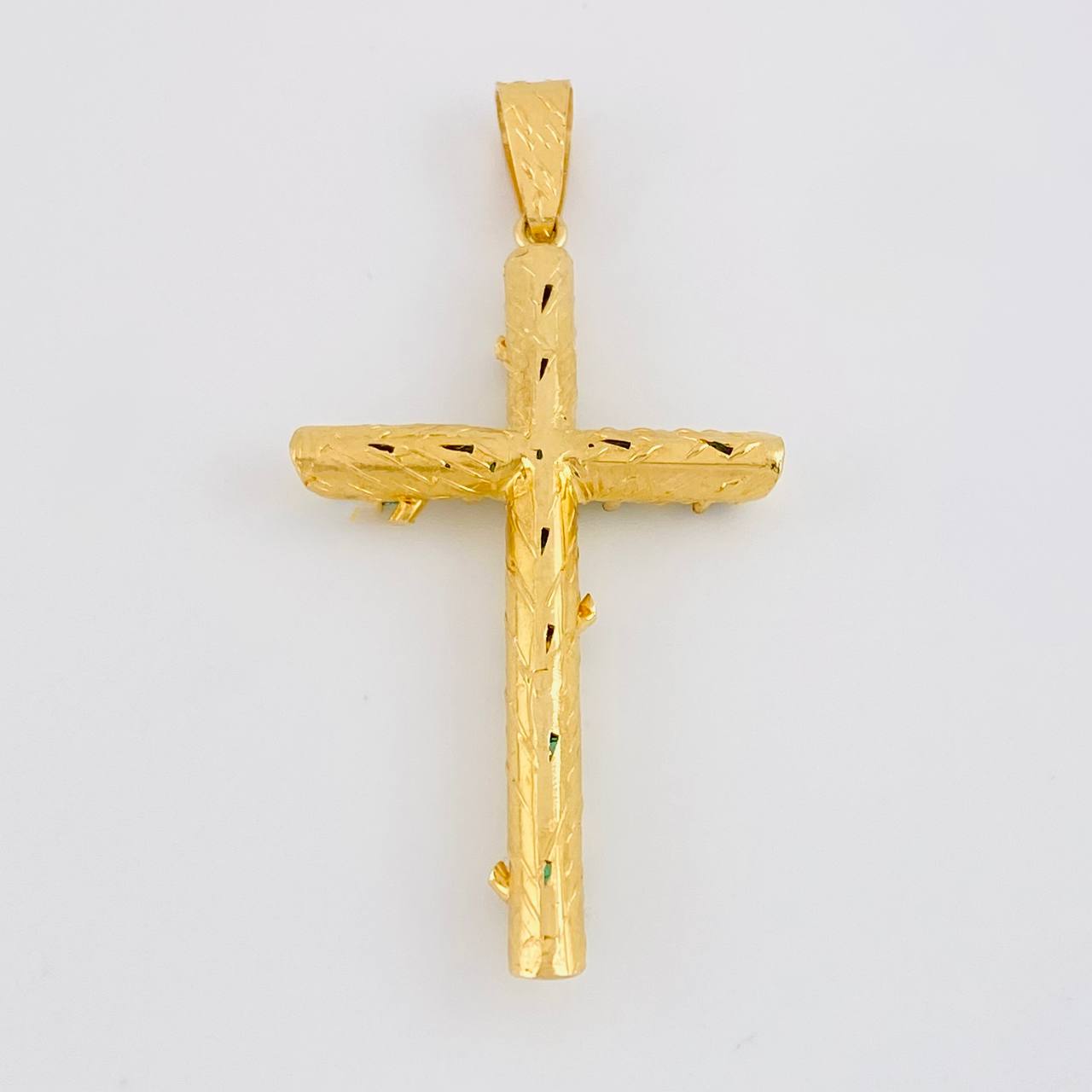 Dije Cruz Tronco Esmeraldas 5,10 Qts 6.7 g / 6.1 cm Oro Amarillo 18K