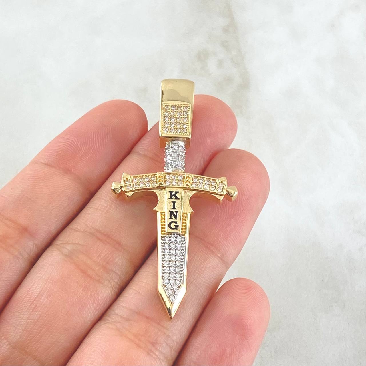 Dije Espada  6.8gr / 5cm-Oro 18K