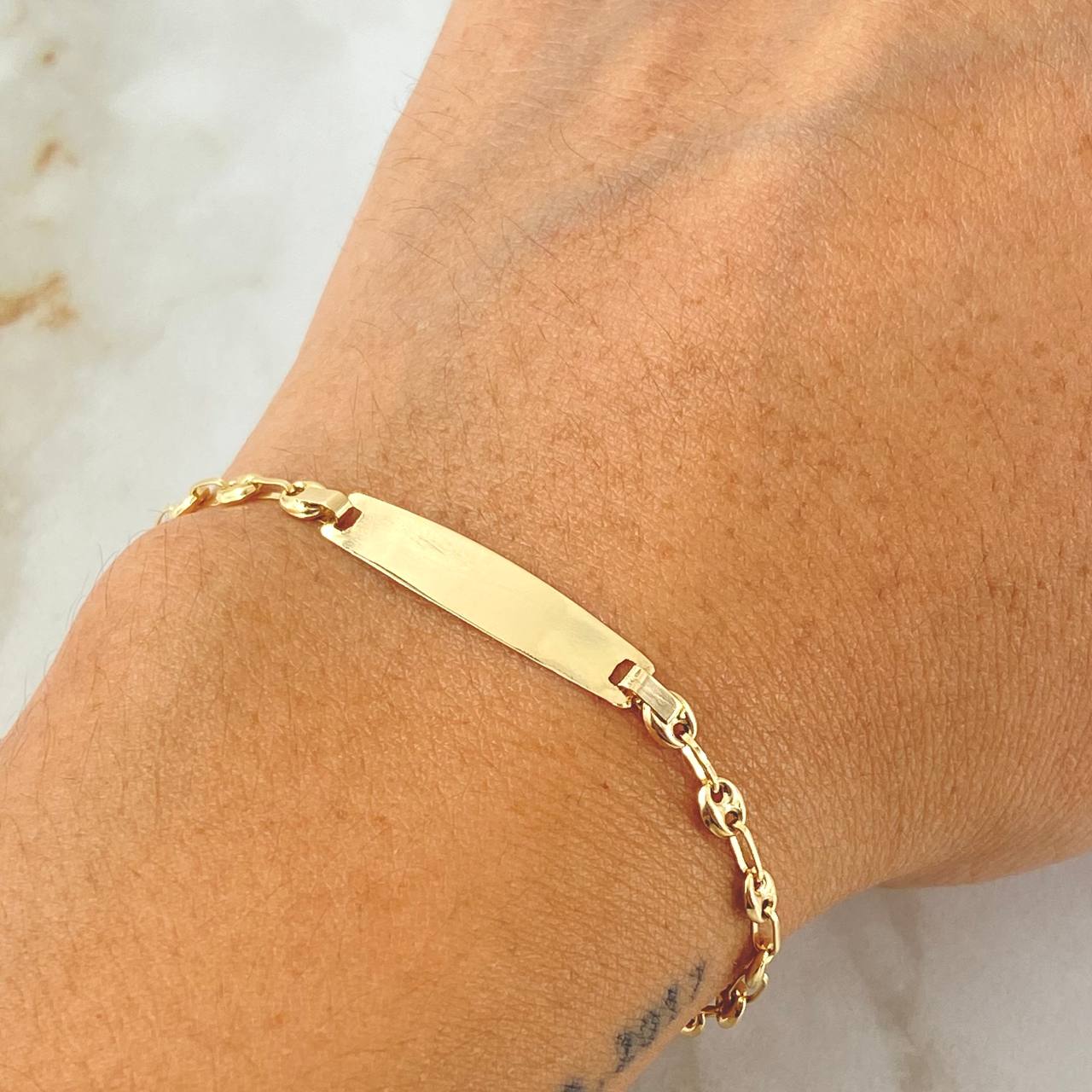 Pulso Bebé Placa Rectangular 1.95gr / 15cm / Oro Amarillo 18K