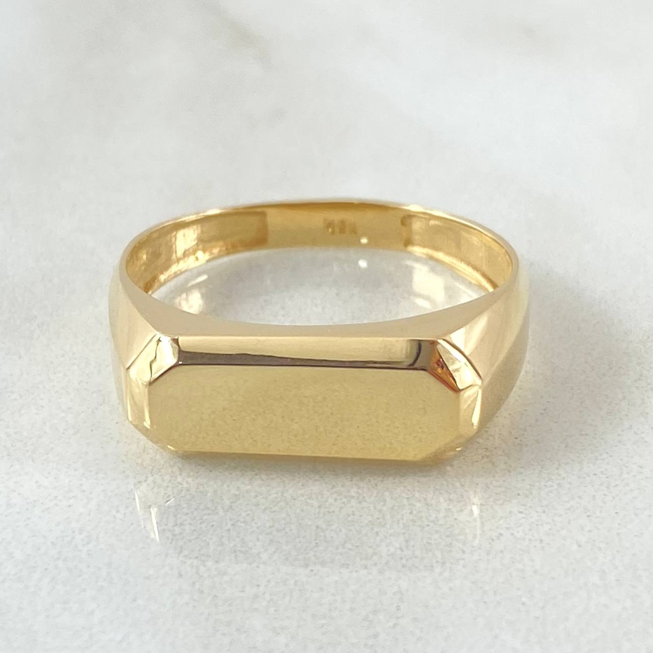 Anillo Rectangulo Liso 3.75gr / T9 3/4 / Oro Amarillo 18K ©