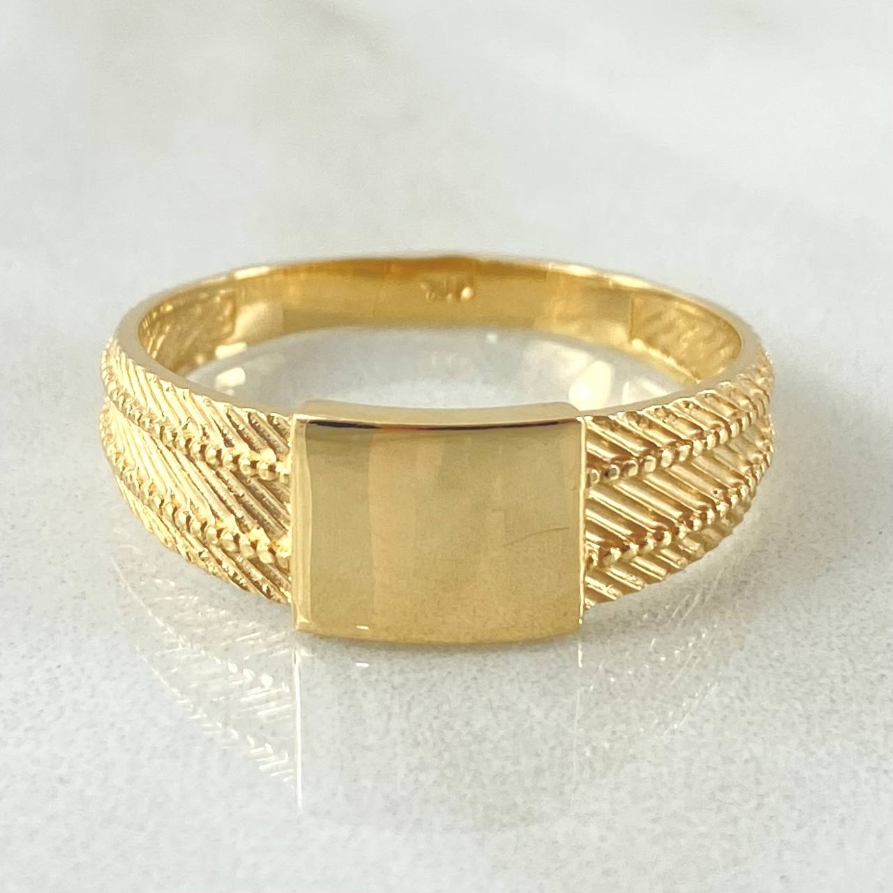 Anillo Cinturon Rayado 4.35gr / T11 / Oro Amarillo 18K