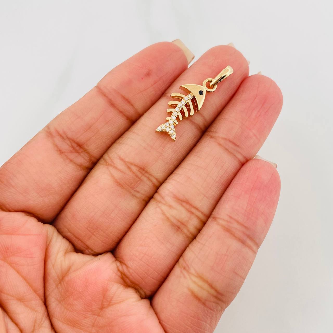 Dije Pez Espinas 1.8 g / 2.5 cm Oro Amarillo 18K