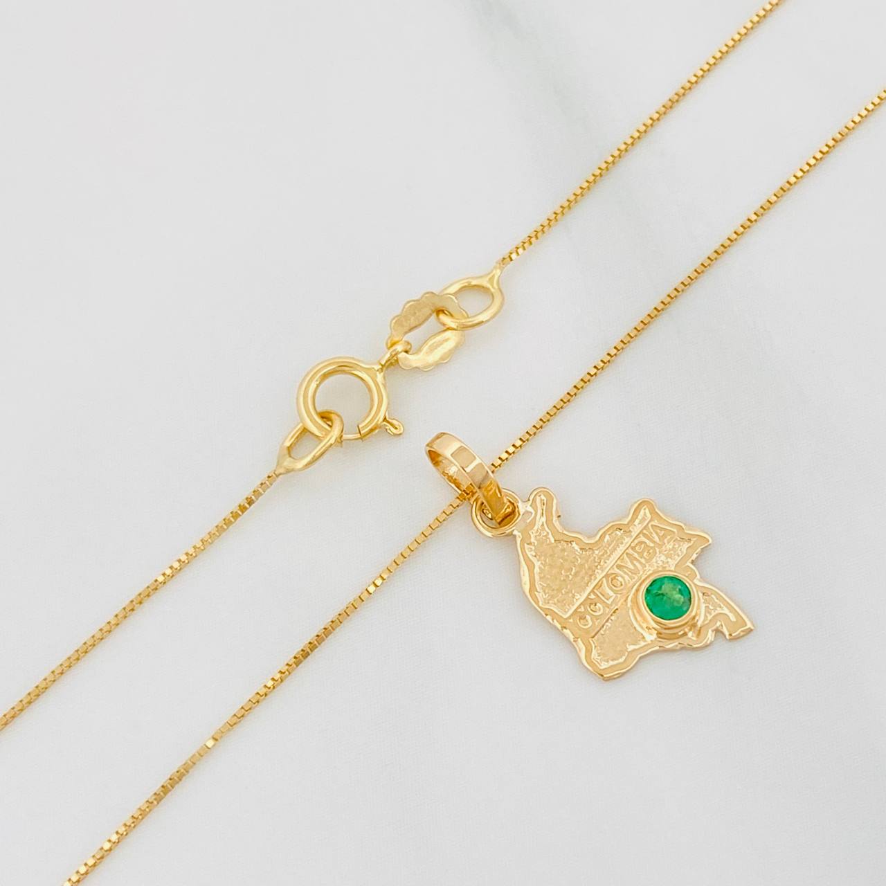 Set Cadena Veneciana + Dije Mapa Esmeralda 05Pts / 1.5 g / 50 cm Oro Amarillo 18K