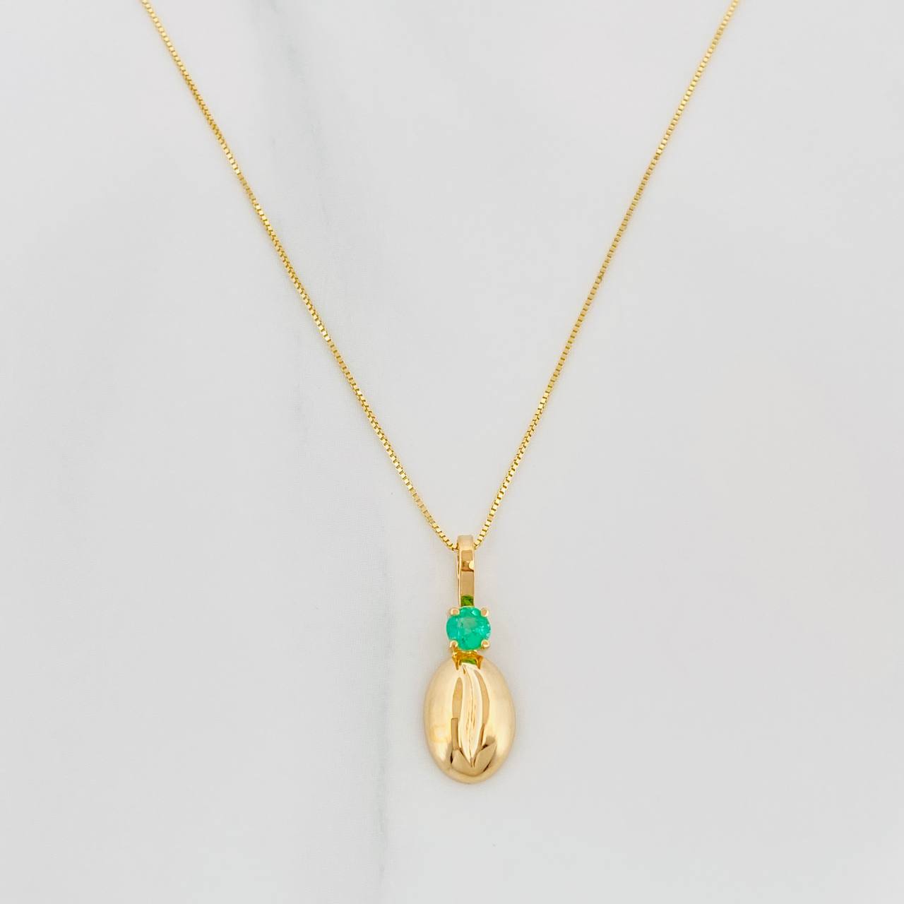 Set Cadena Veneciana + Dije Grano Cafe Esmeralda 0.8Pts / 1.35 g / 50 cm Oro Amarillo 18K