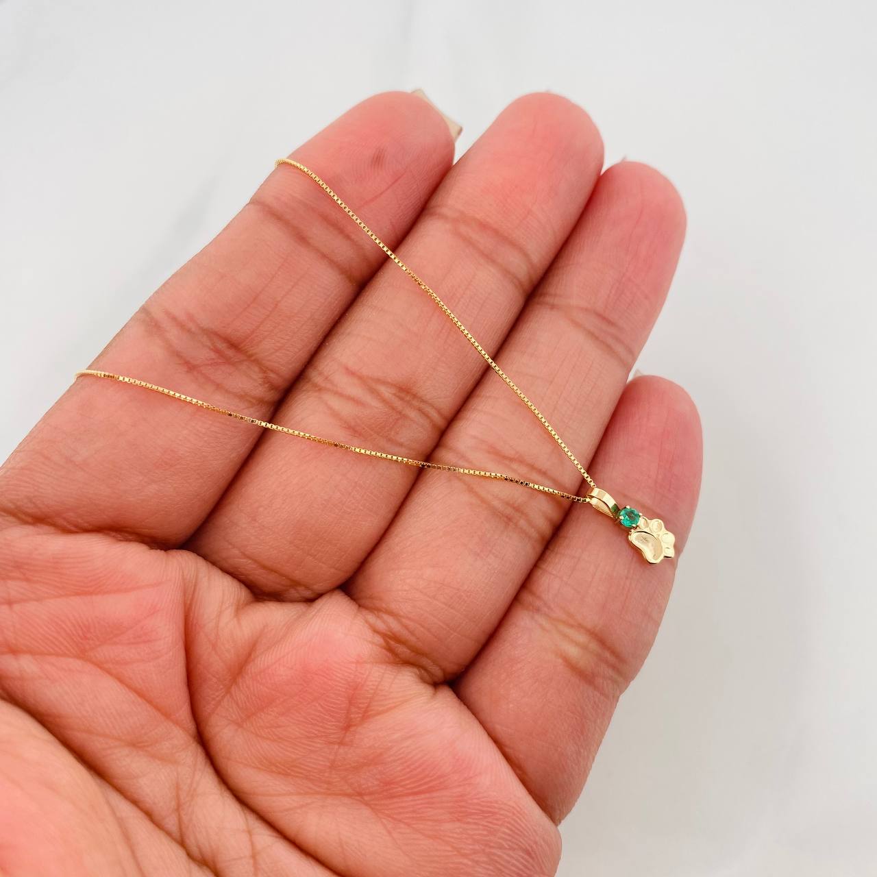 Set Cadena Veneciana + Dije Huella Esmeralda 03Pts / 1.15 g / 45 cm Oro Amarillo 18K