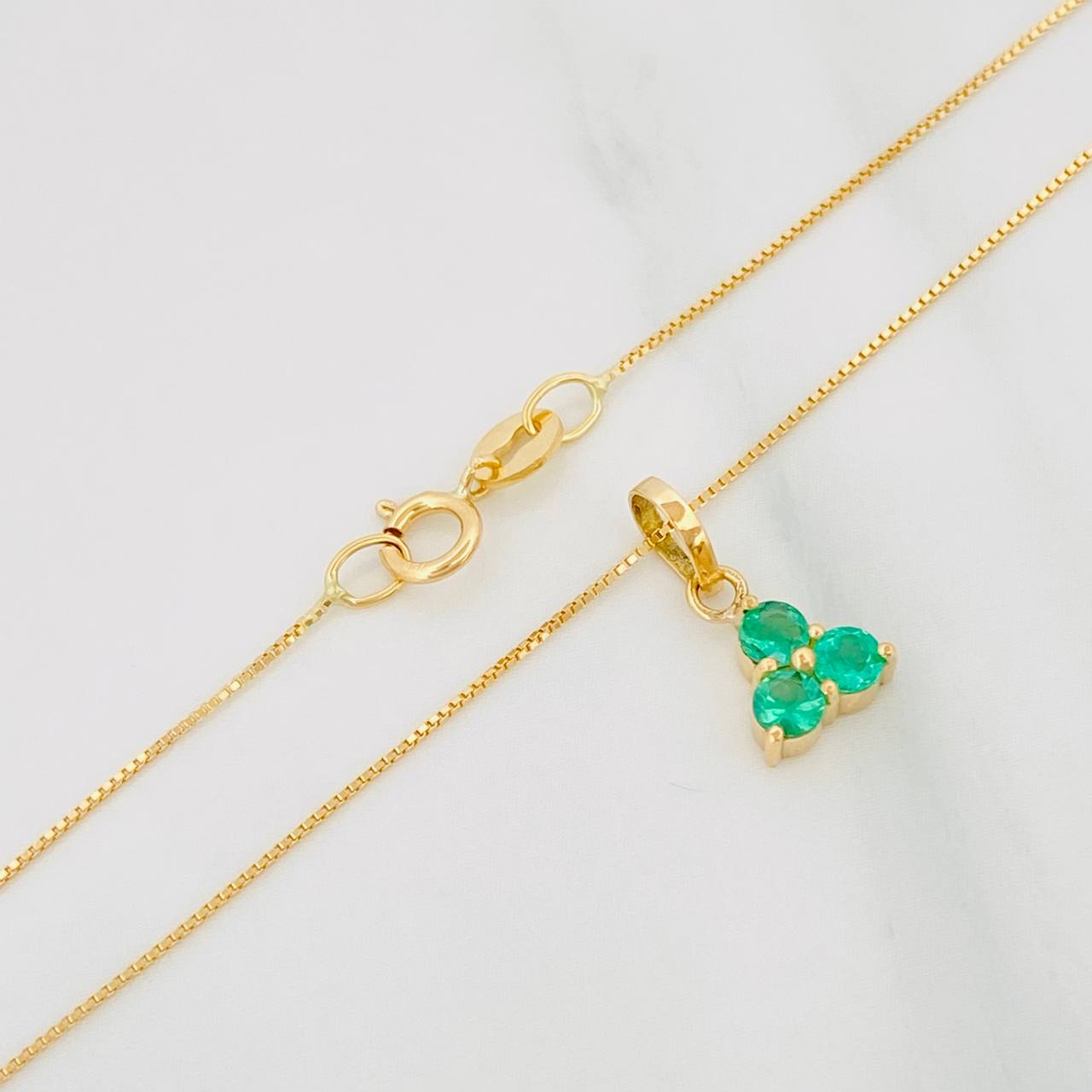 Set Cadena Veneciana + Dije Flor Esmeralda 18Pts / 1.35 g / 45 cm Oro Amarillo 18K