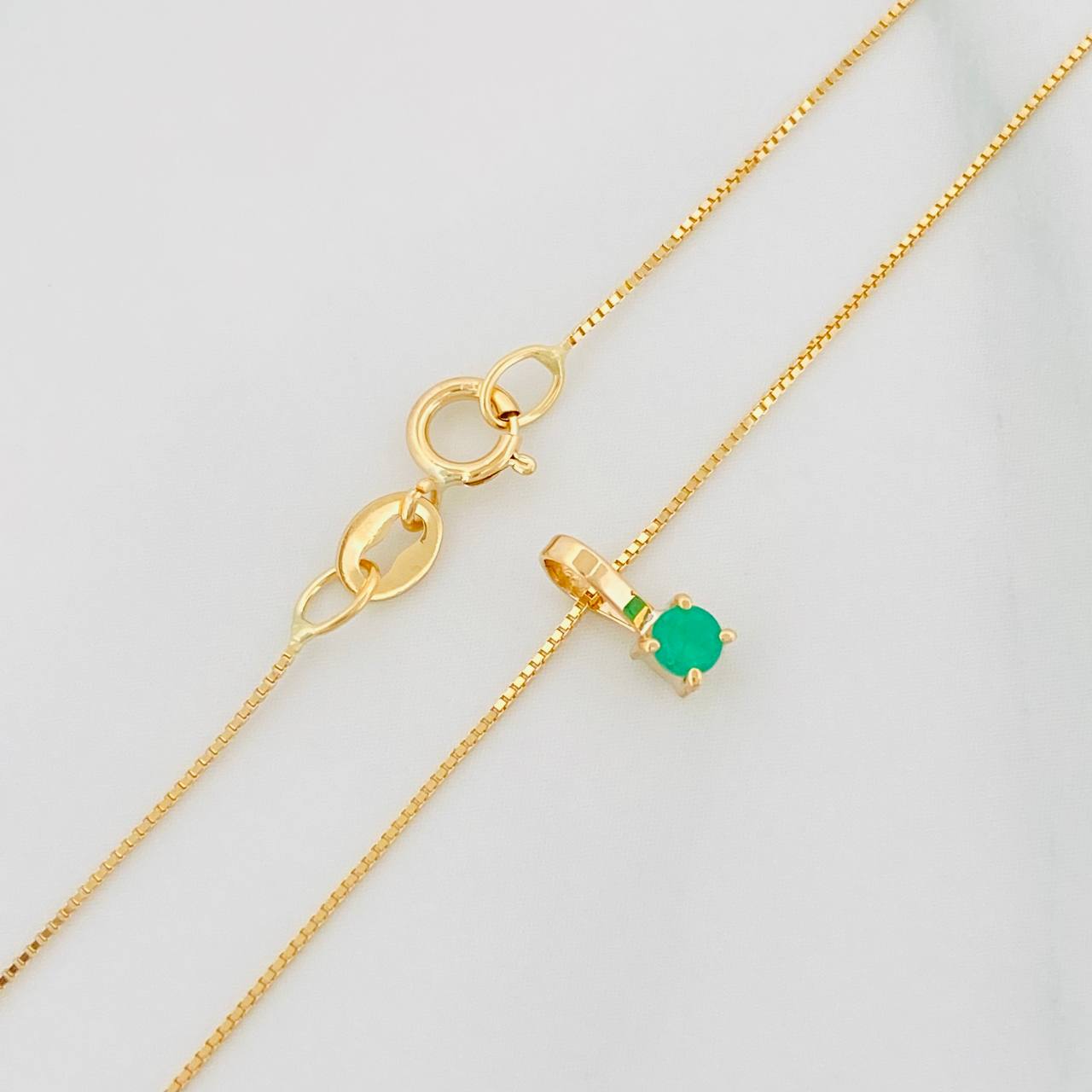 Set Cadena Veneciana + Dije Circulo Esmeralda 10Pts / 1.2 g / 45 cm Oro Amarillo 18K