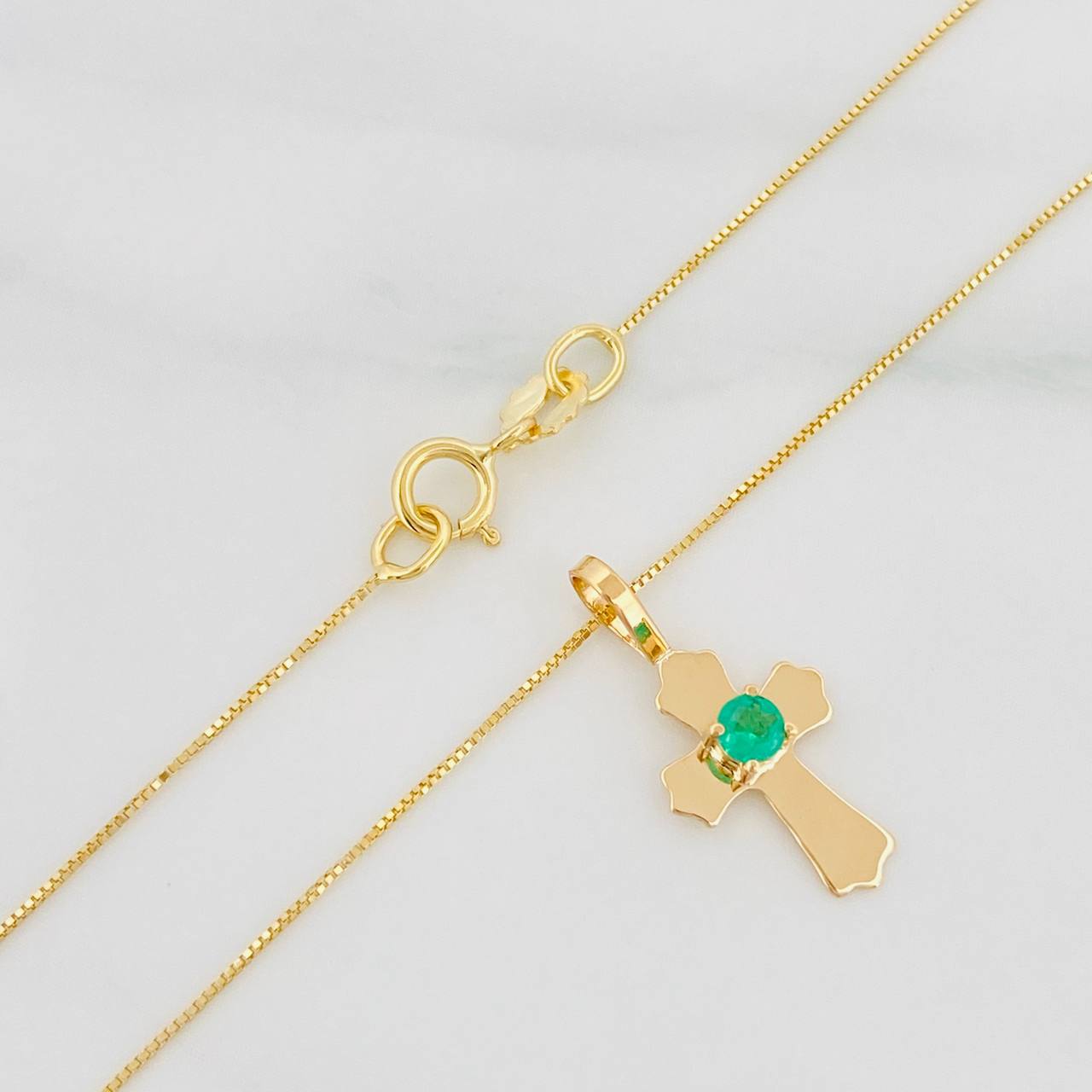 Set Cadena Veneciana + Dije Cruz Esmeralda 05Pts / 1.3 g / 50 cm Oro Amarillo 18K