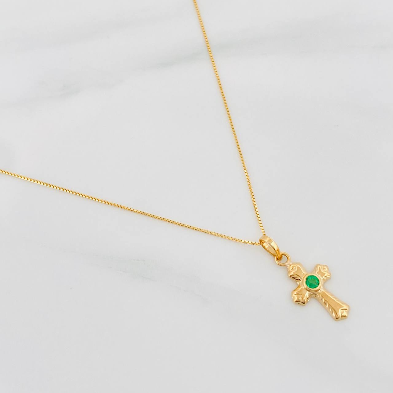 Set Cadena Veneciana + Dije Cruz Esmeralda 0.5Pts / 1.5 g / 50.5 cm Oro Amarillo 18K