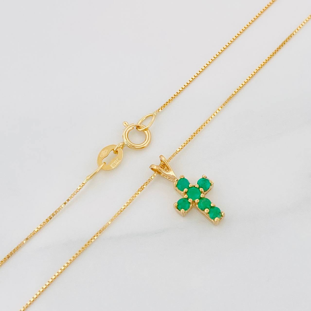 Set Cadena Veneciana + Dije Cruz Esmeralda 09Pts / 1.35 g / 45 cm Oro Amarillo 18K