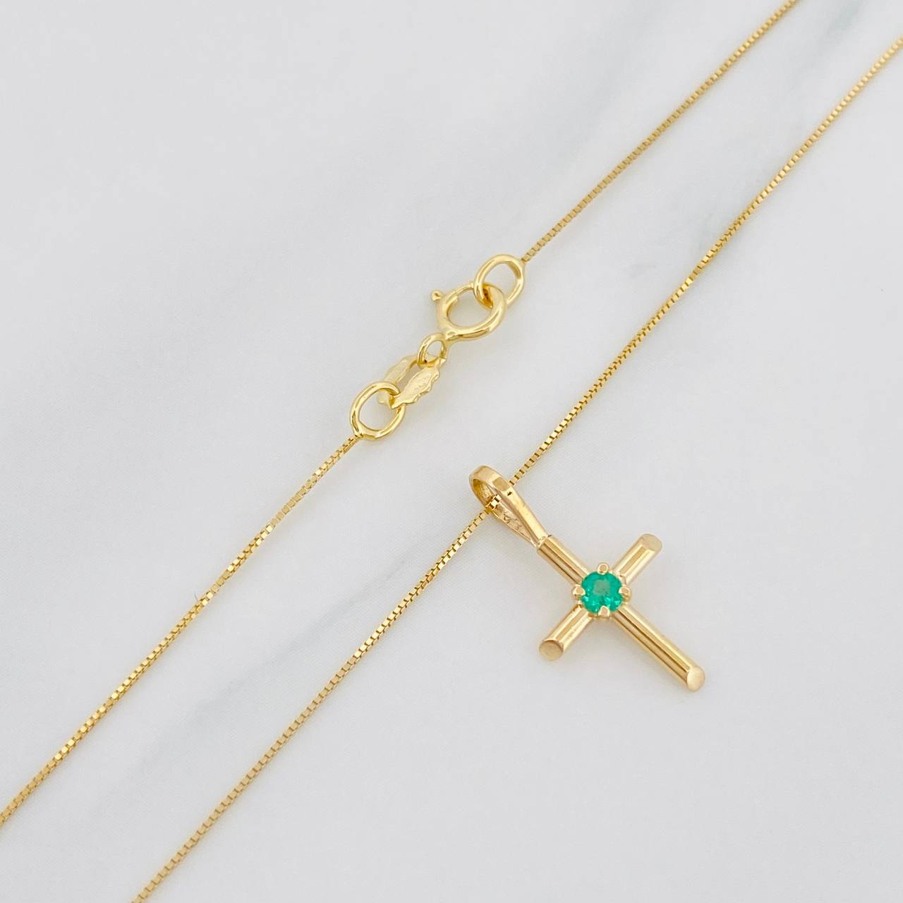 Set Cadena Veneciana + Dije Cruz Esmeralda 06Pts / 1.3 g / 50 cm Oro Amarillo 18K