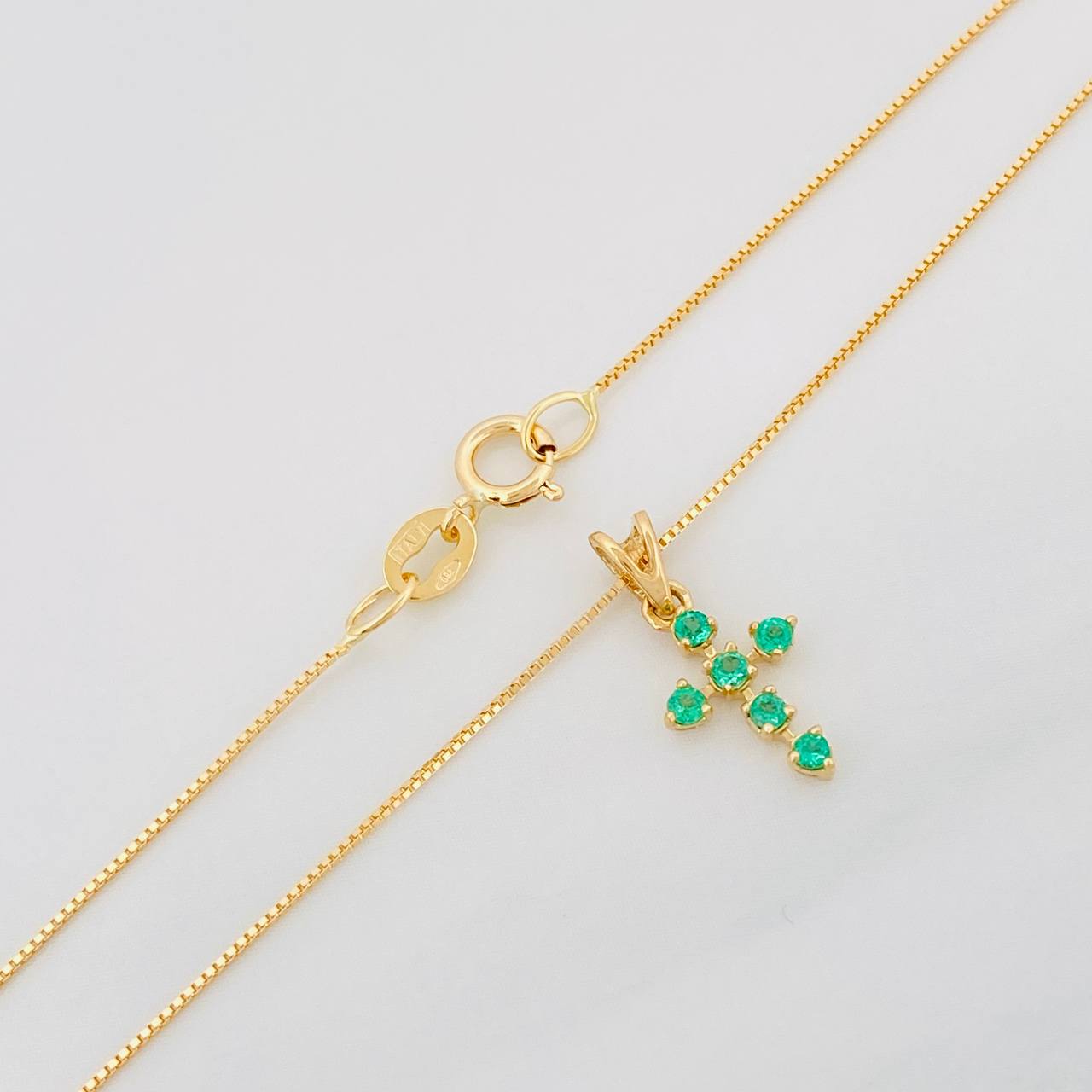 Set Cadena Veneciana + Dije Cruz Esmeralda 07Pts / 1.25 g / 45 cm Oro Amarillo 18K