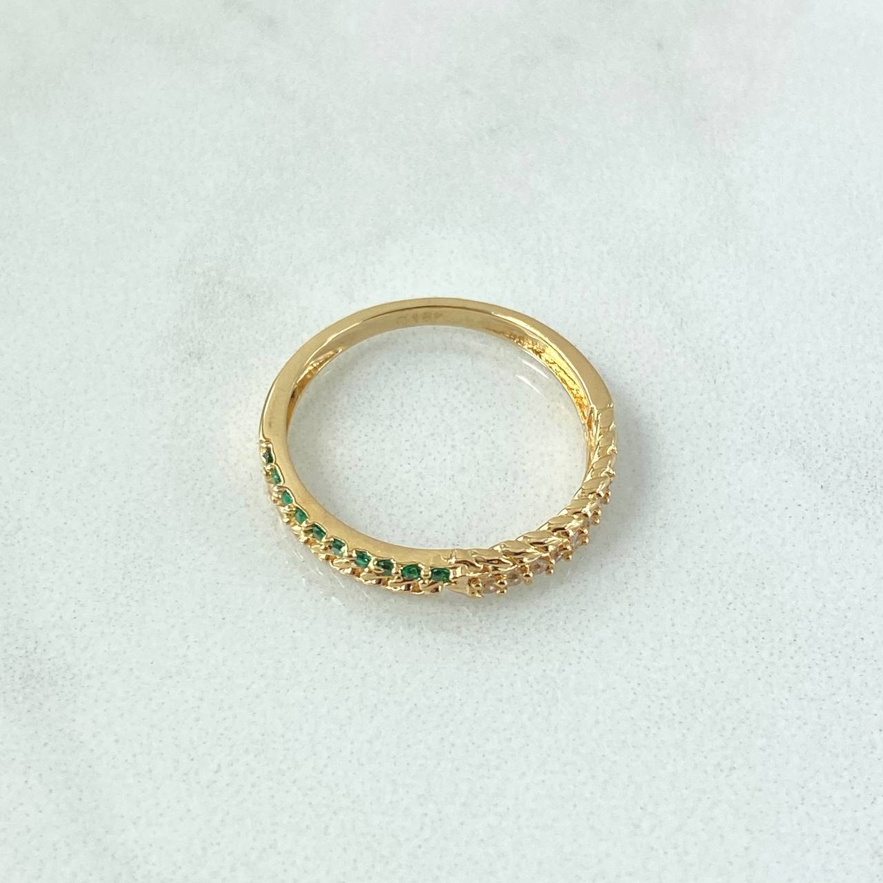 Anillo Cubano Bifurcado 2.4gr / T7 3/4 / Circones Blancos Verdes Oro Amarillo 18K