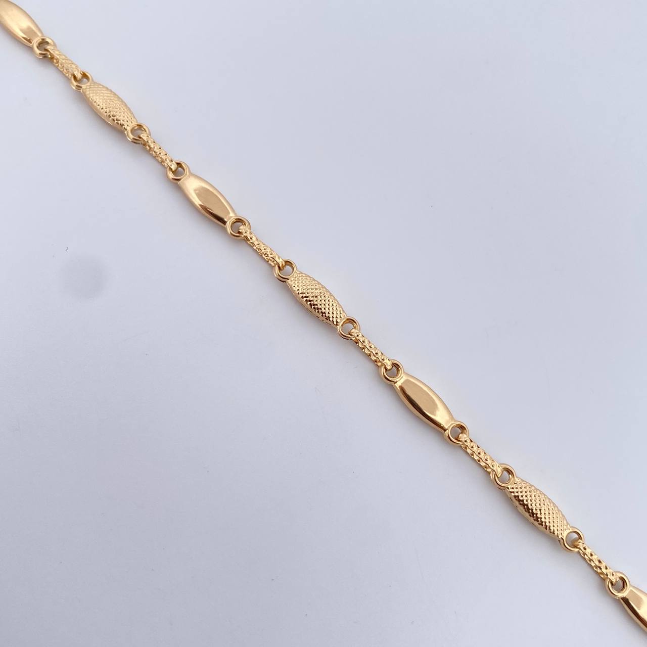 Pulso Rustico Capullo 3.3gr / 20.8cm / 3.2mm Punteado Oro Amarillo 18K $