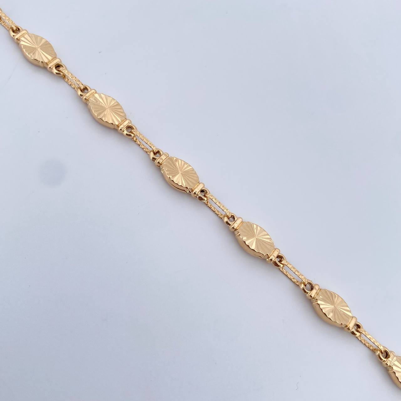 Pulso Rustico Eslabon 4.95gr / 21.3cm / 5.2mm Diamantado Oro Amarillo 18K $