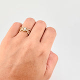 Anillo Solitario Abrazo Curvo 2.45gr / T5 3/4 / Circones Blancos Oro Amarillo