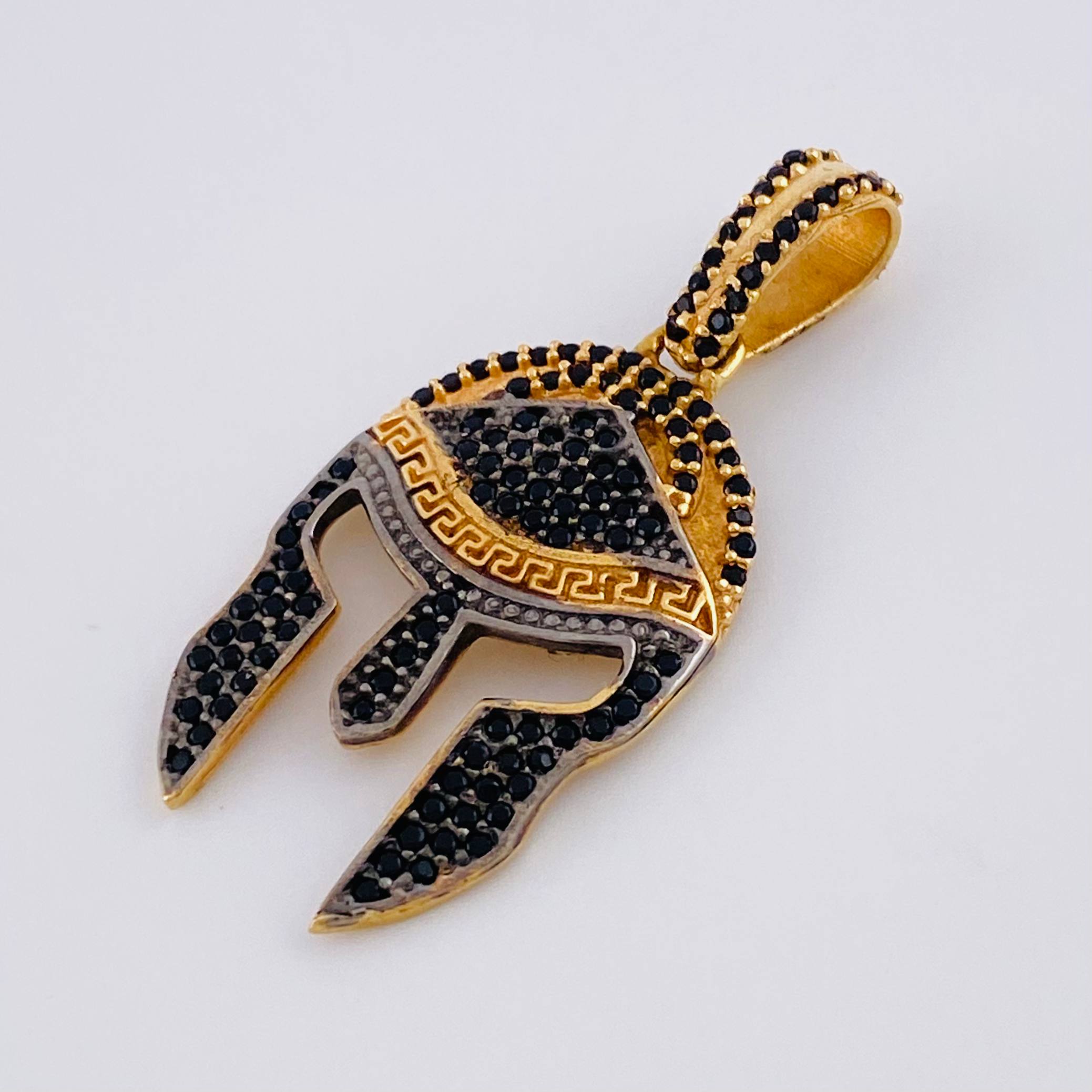 Dije Casco Trival 4.7gr / 3.7cm / Circones Negros Oro Rosa