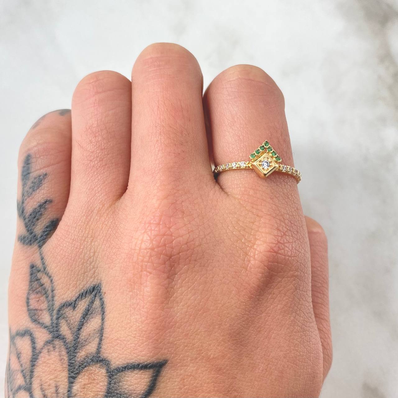 Anillo Marco Triangular 1.6gr / T6 3/4 / Oro Amarillo 18K ©