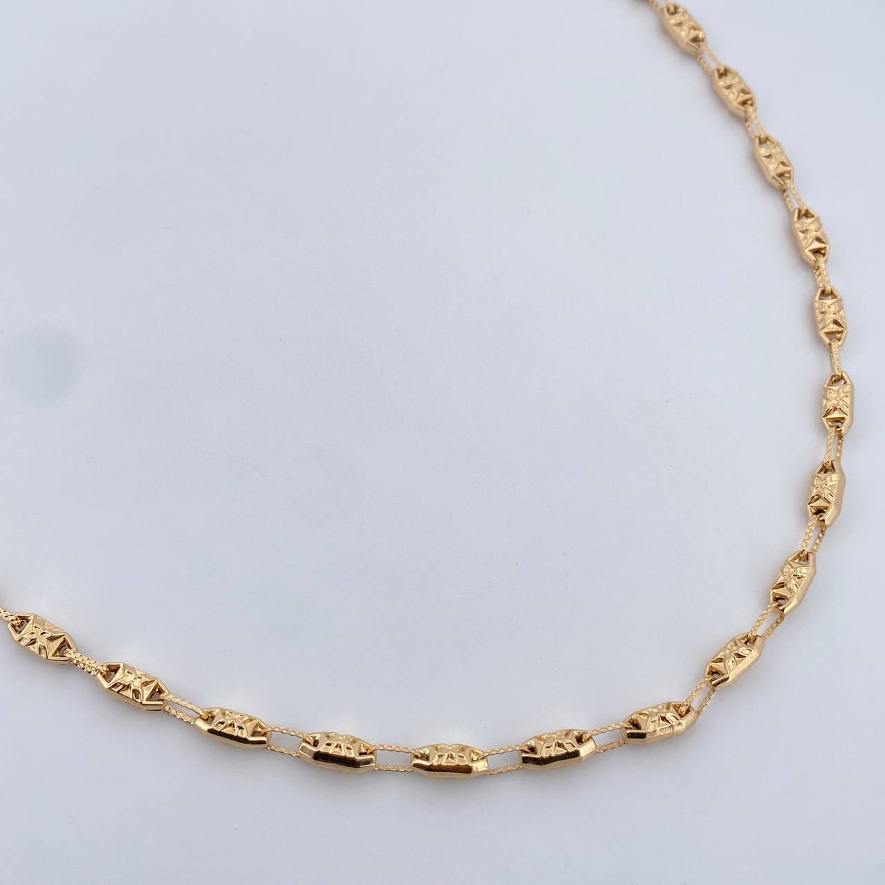 Cadena Rustica Equis Doble 13.25gr / 61.4cm / 4mm Punteada Oro Amarillo 18K $