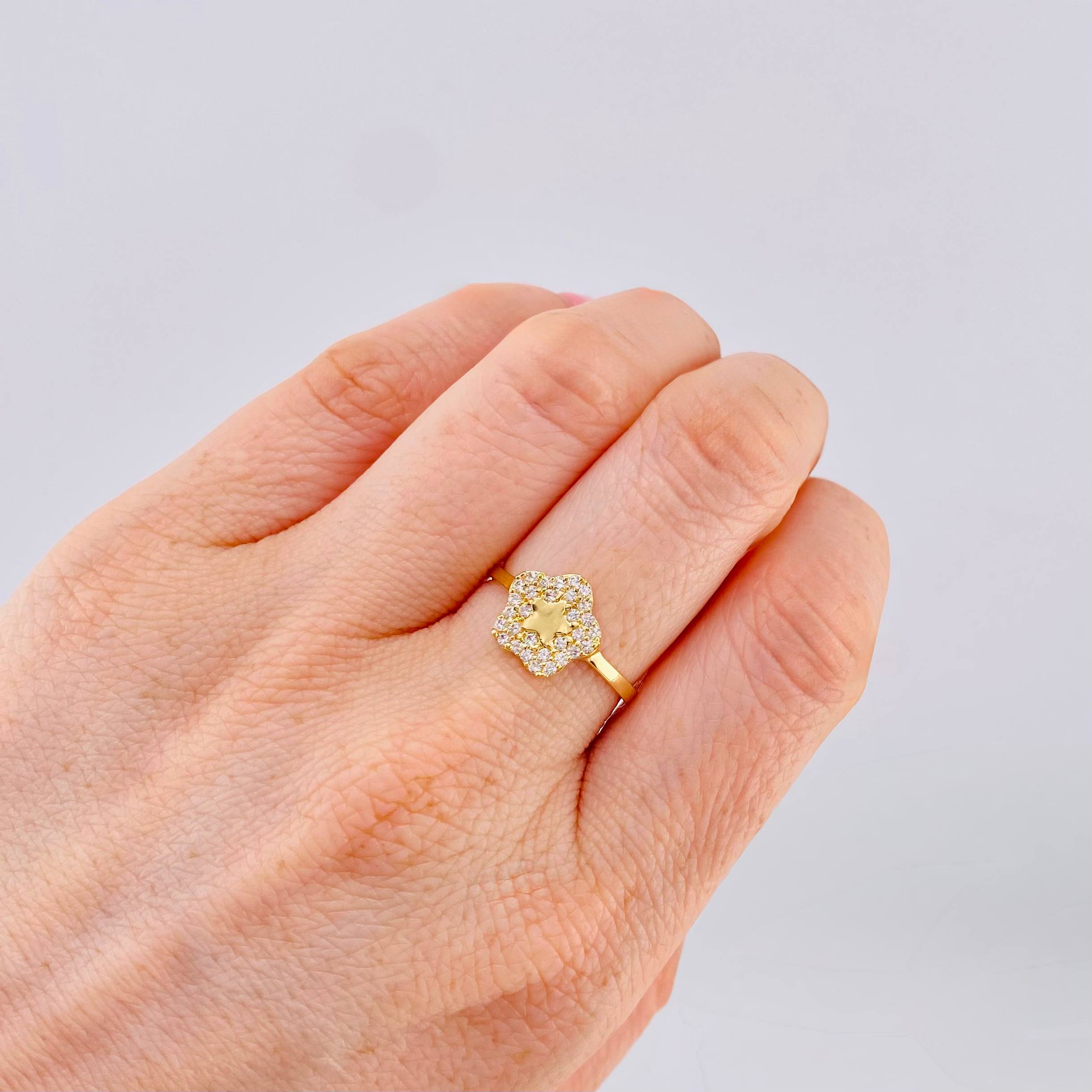 Anillo Estrella En Flor 2.1 g / T8 Oro Amarillo 18K