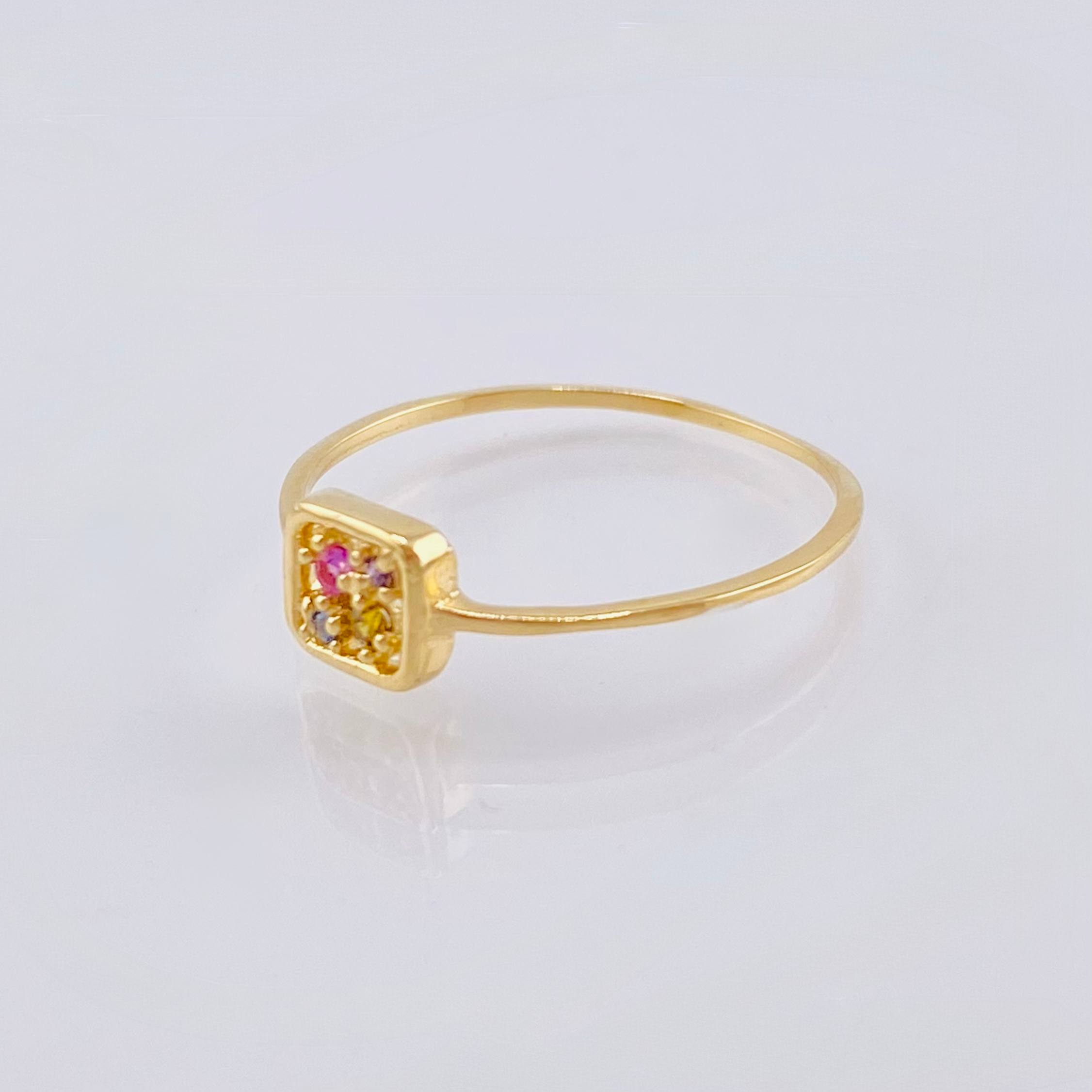 Anillo Recuadro Triqui 0.9 g / T4 1/2 Oro Amarillo 18K