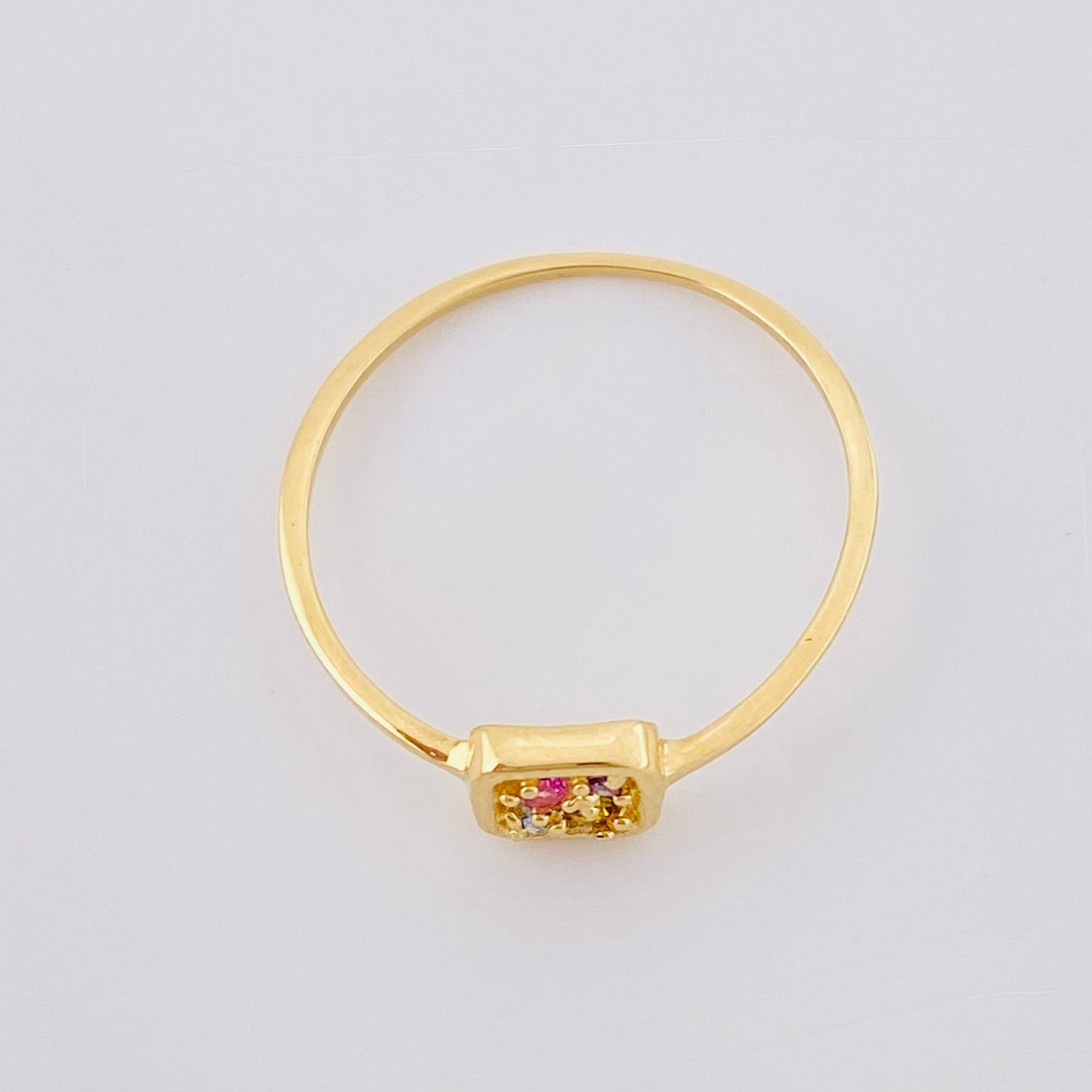 Anillo Recuadro Triqui 0.9 g / T4 1/2 Oro Amarillo 18K