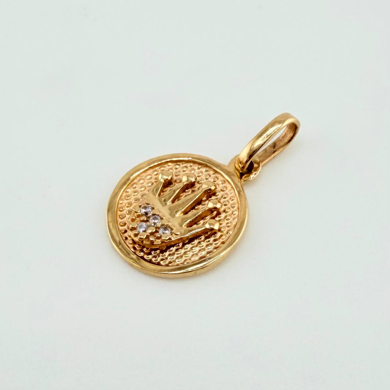 Dije Medalla Texturizada Corona 1gr / 1.8cm / Oro Amarillo 18K
