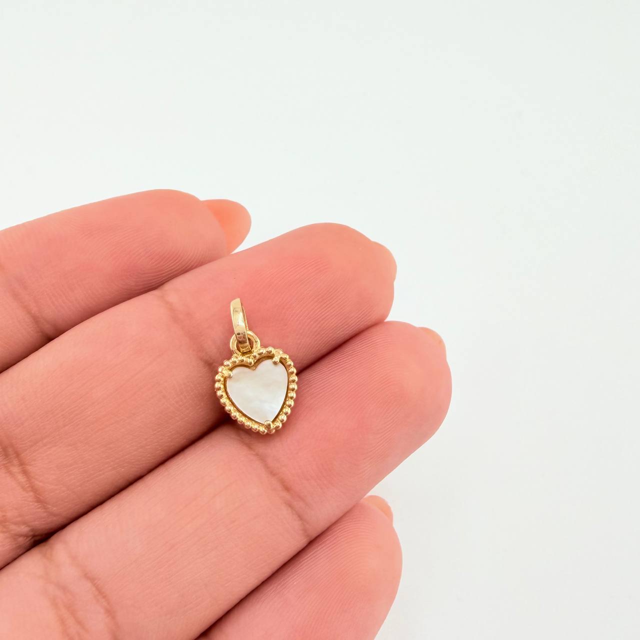 Dije Corazon Blanco 1.05gr / 1.4cm / Oro Amarillo Nac.Esp. 18K