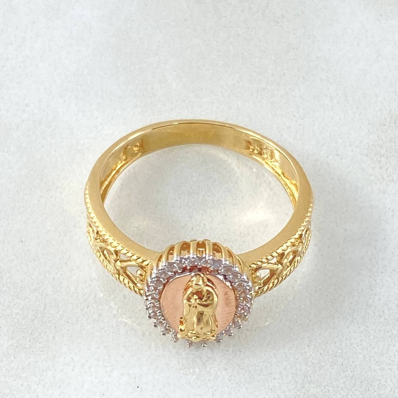 Anillo Virgen de Guadalupe Corazones Bordeado 3.85gr / T7 1/2 / Tres Oros 18K *