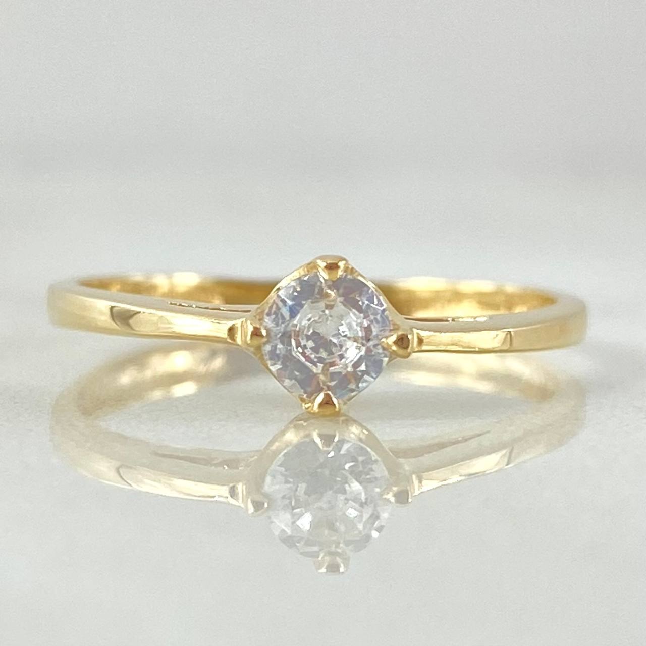 Anillo Cetro Solitario 1.65gr / T6 / Oro Amarillo 18K *