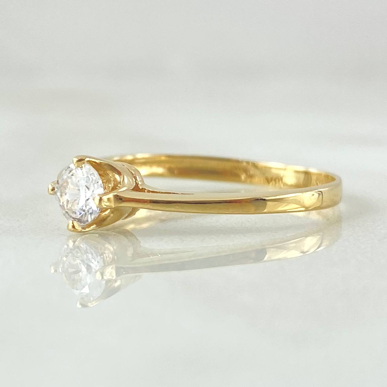 Anillo Cetro Solitario 1.65gr / T6 / Oro Amarillo 18K *
