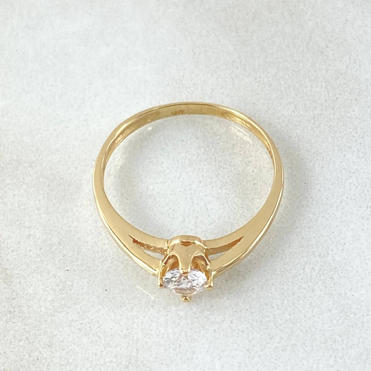 Anillo Cetro Solitario 1.65gr / T6 / Oro Amarillo 18K *