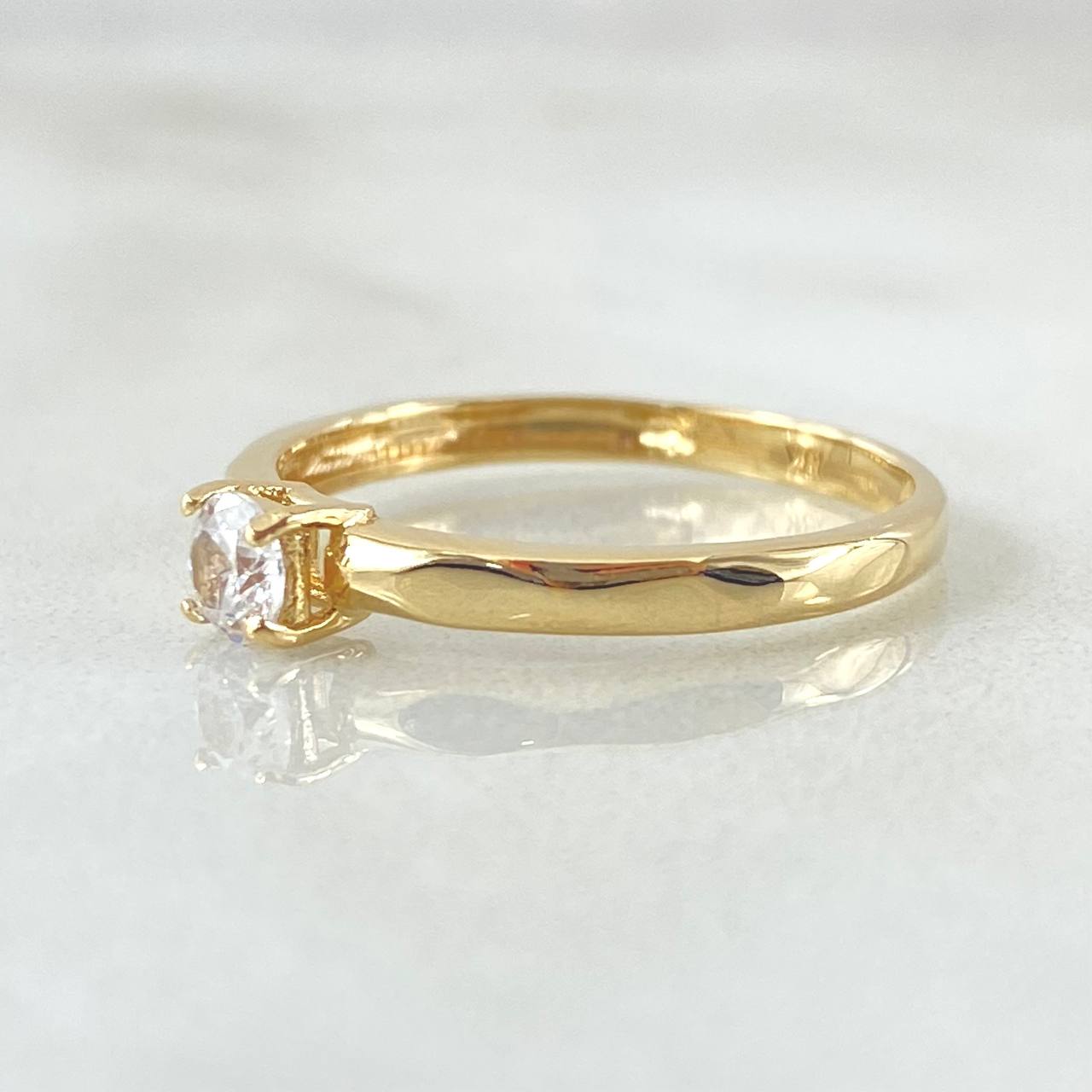 Anillo Solitario 1.75gr / T7 / Oro Amarillo 18K *