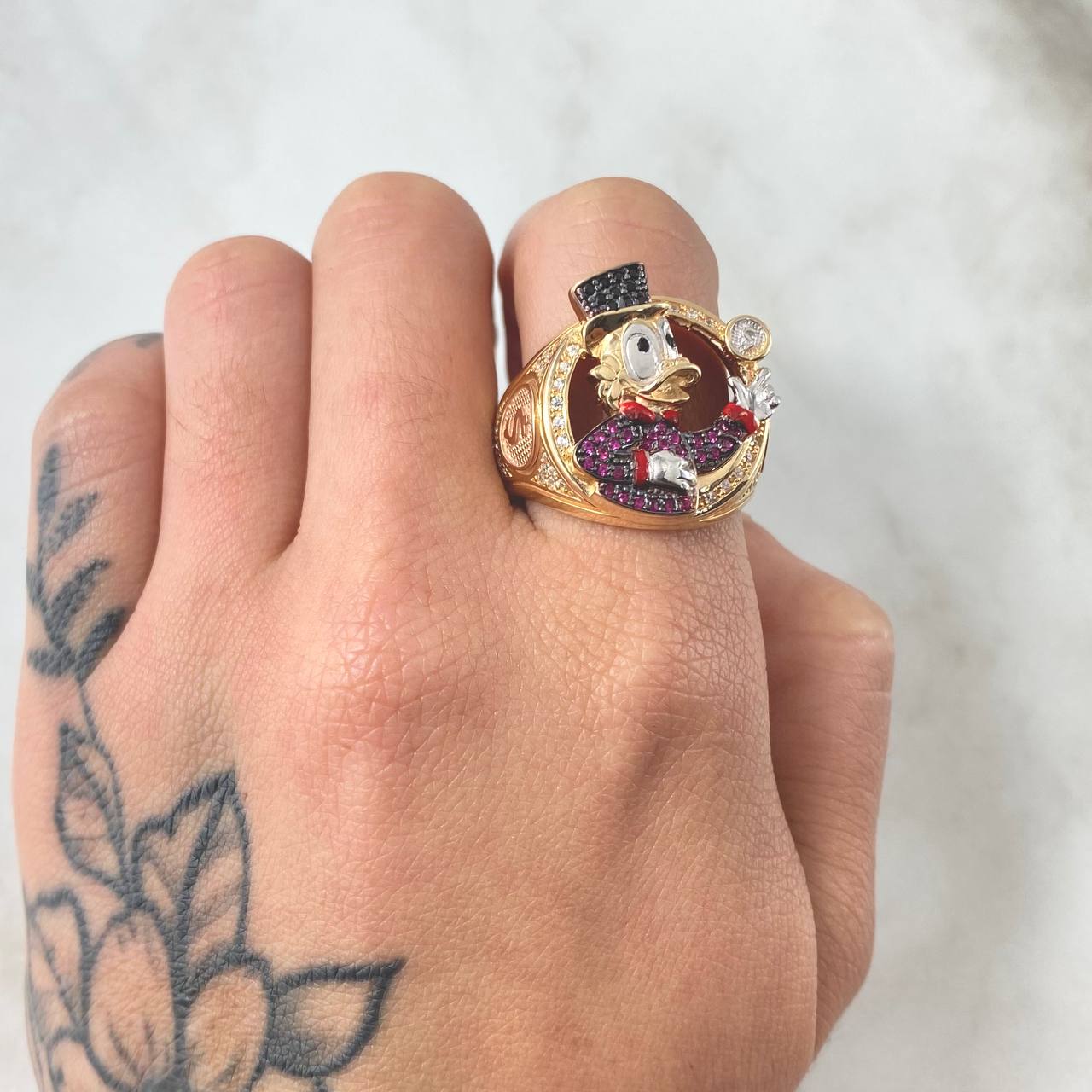 Anillo Pato Millonario Inspirado 10.4gr / T9 3/4 / Tres Oros 18K *