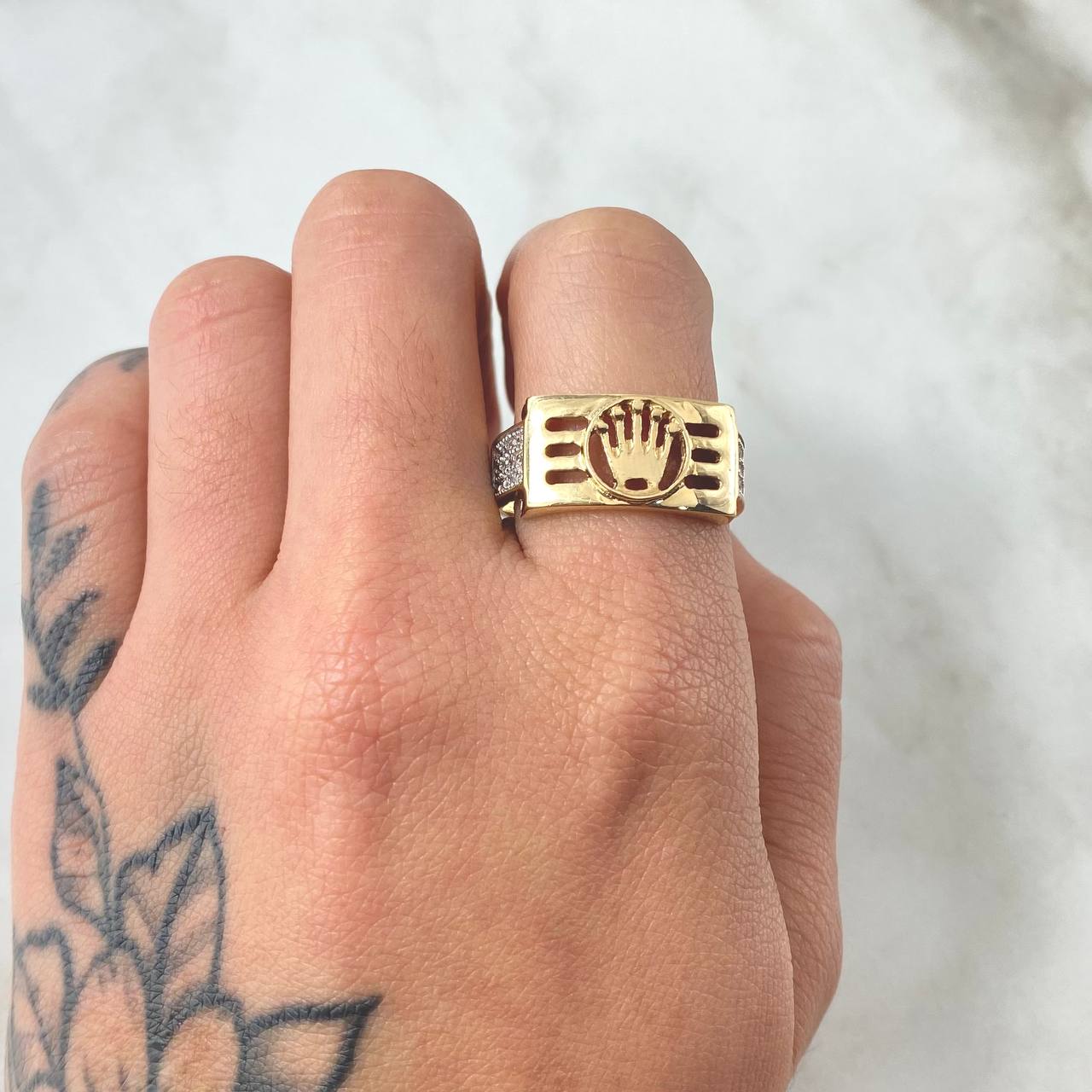Anillo Corona Sello Enrrejada 5.45gr / T10 / Oro Amarillo 18K *