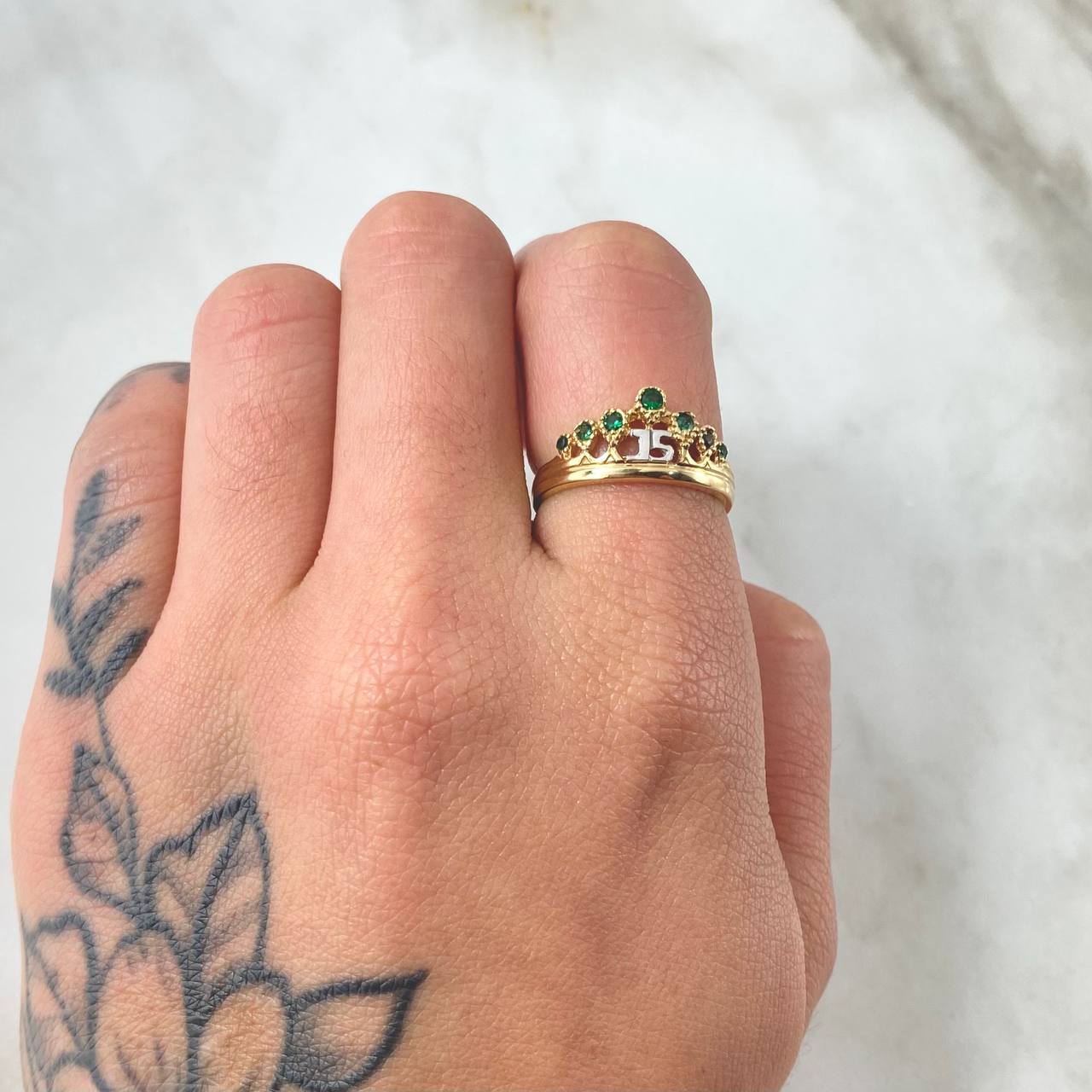 Anillo Corona Quinces 2.35gr / T5 1/2 / Dos Oros Amarillo Blanco 18K