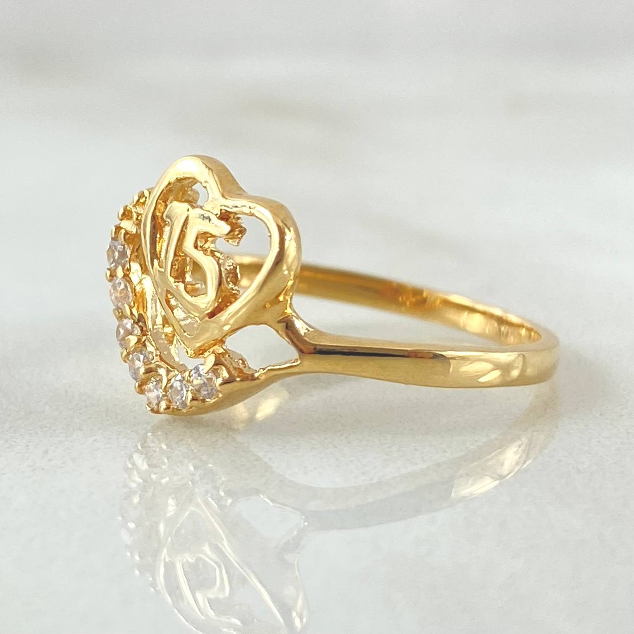 Anillo Corazón Quinces 2.6gr / T6 / Oro Amarillo 18K