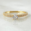 Anillo Solitario Tupido Bordeado 1.45gr / T6 / Oro Amarillo 18K