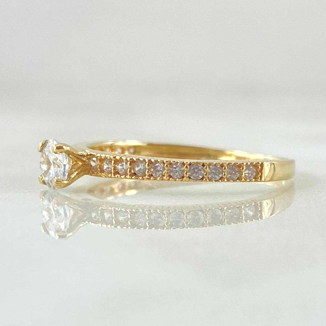 Anillo Solitario Tupido Bordeado 1.45gr / T6 / Oro Amarillo 18K