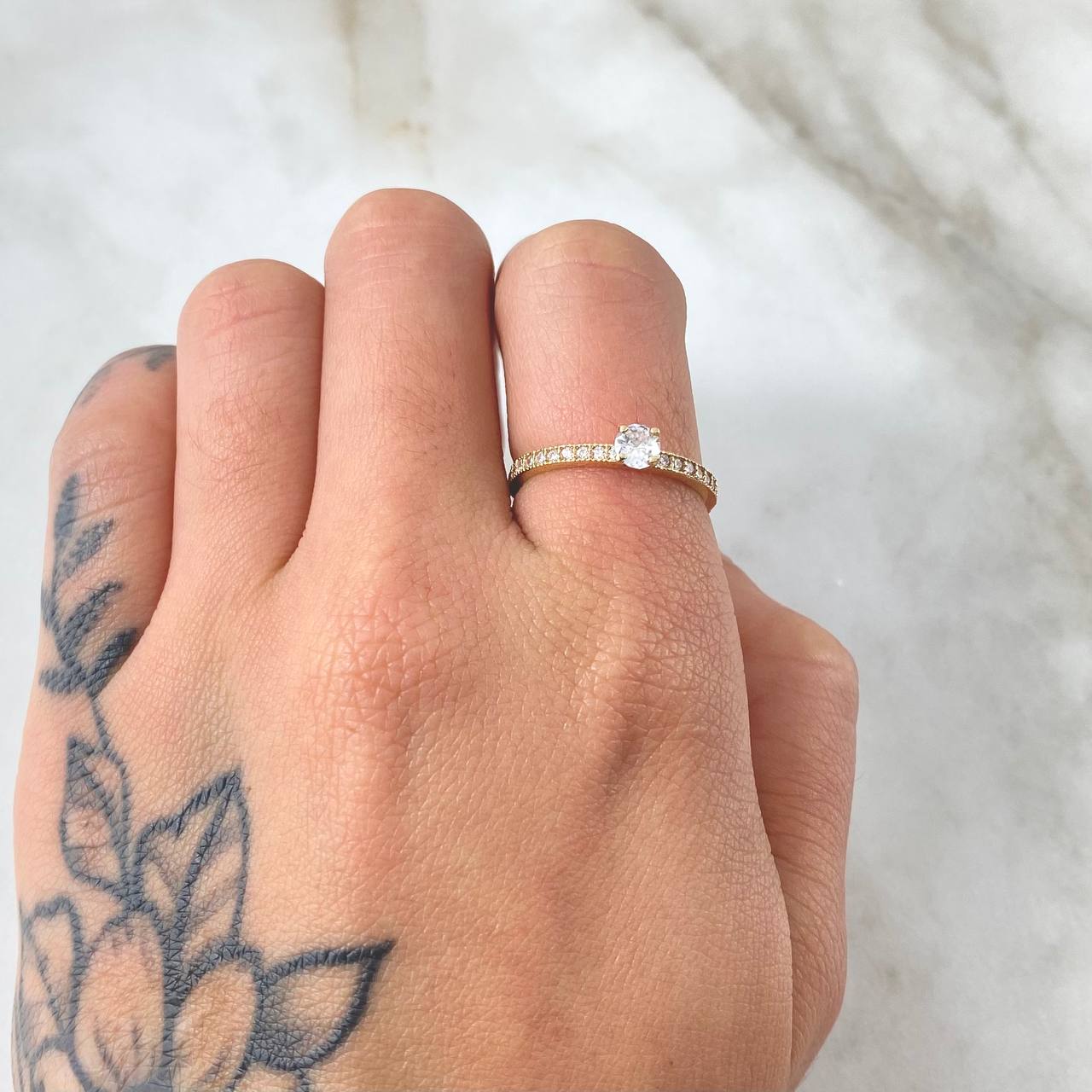 Anillo Solitario Tupido Bordeado 1.45gr / T6 / Oro Amarillo 18K