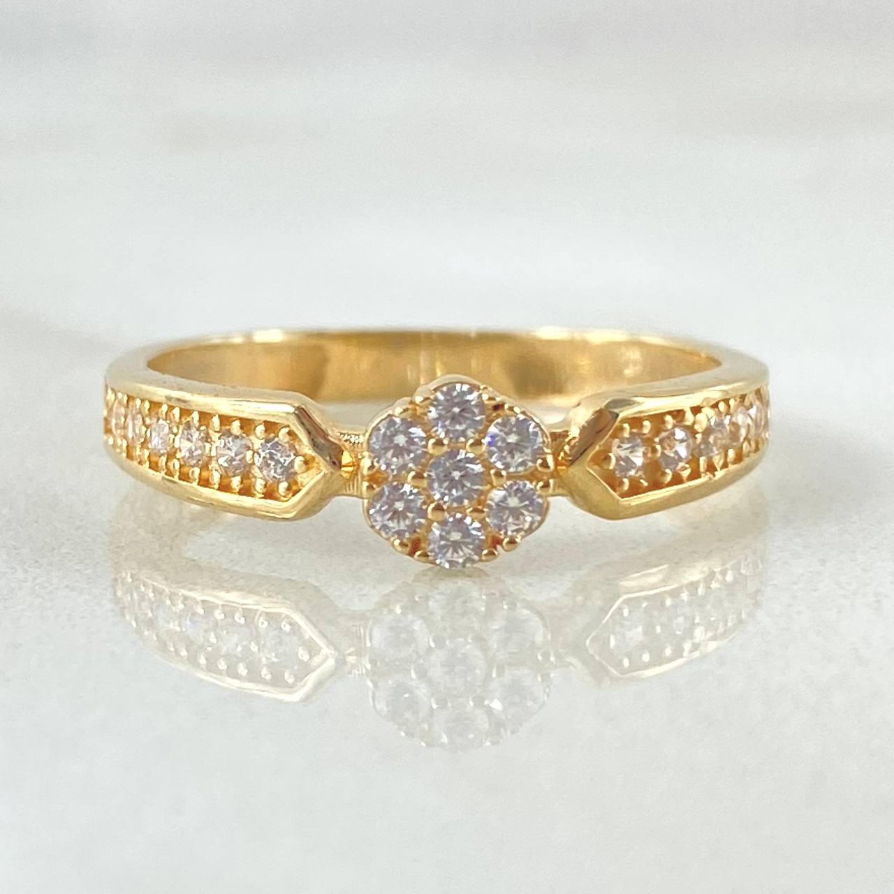 Anillo Solitario Flor Tupido 2gr / T6 / Oro Amarillo 18K
