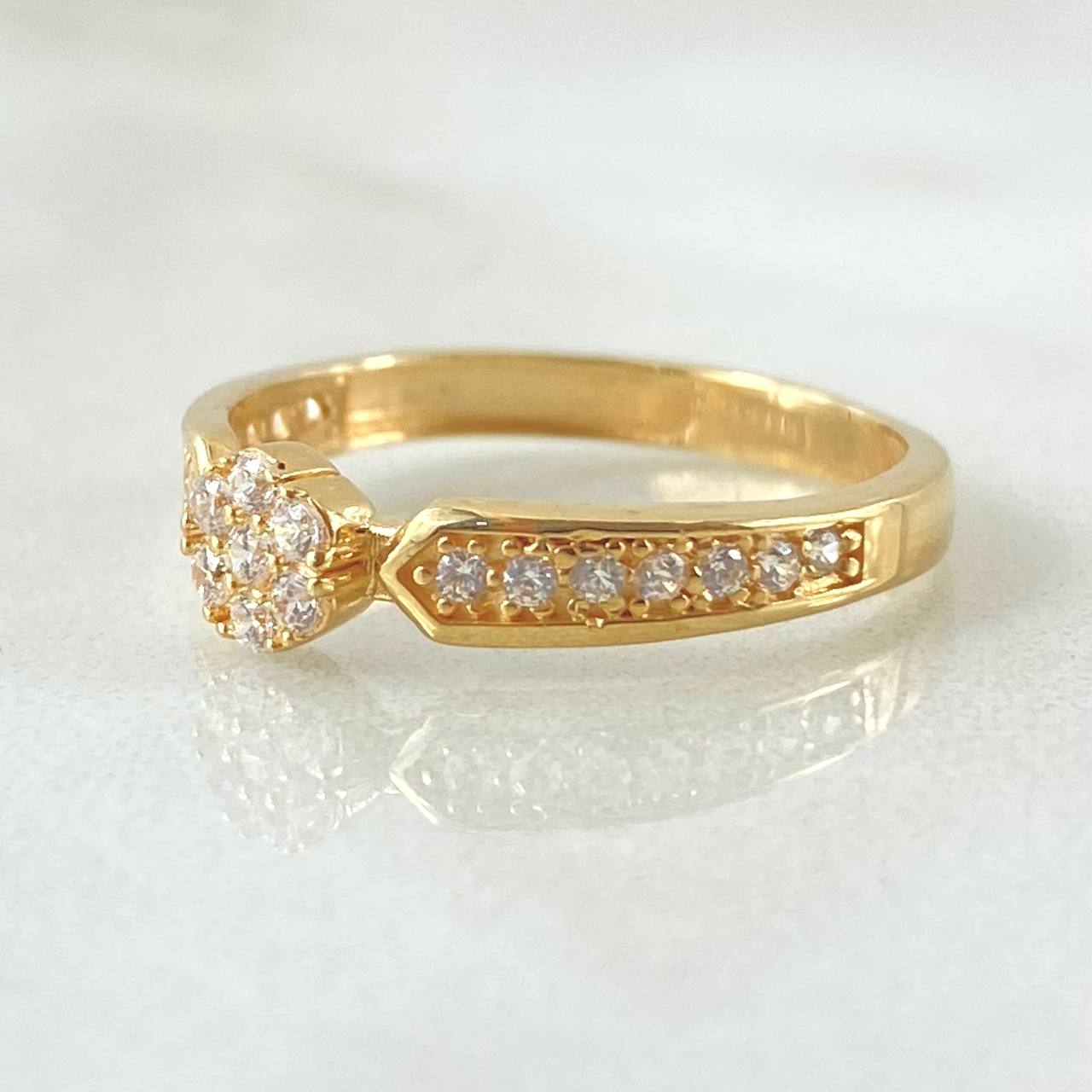 Anillo Solitario Flor Tupido 2gr / T6 / Oro Amarillo 18K