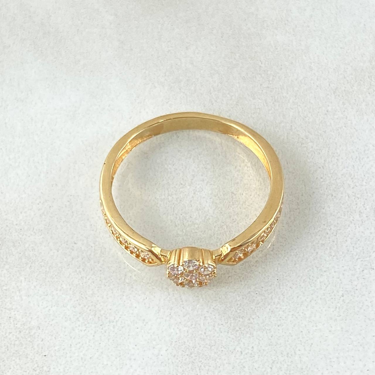 Anillo Solitario Flor Tupido 2gr / T6 / Oro Amarillo 18K