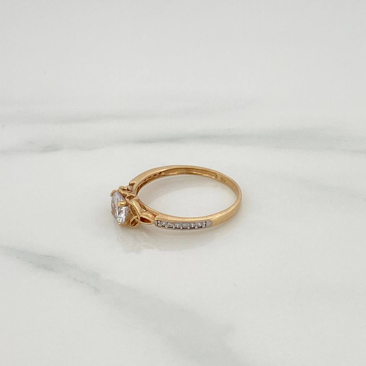 Anillo Solitario Churumbela 1.8gr / T5 3/4 / Dos Oros Amarillo Blanco 18K %
