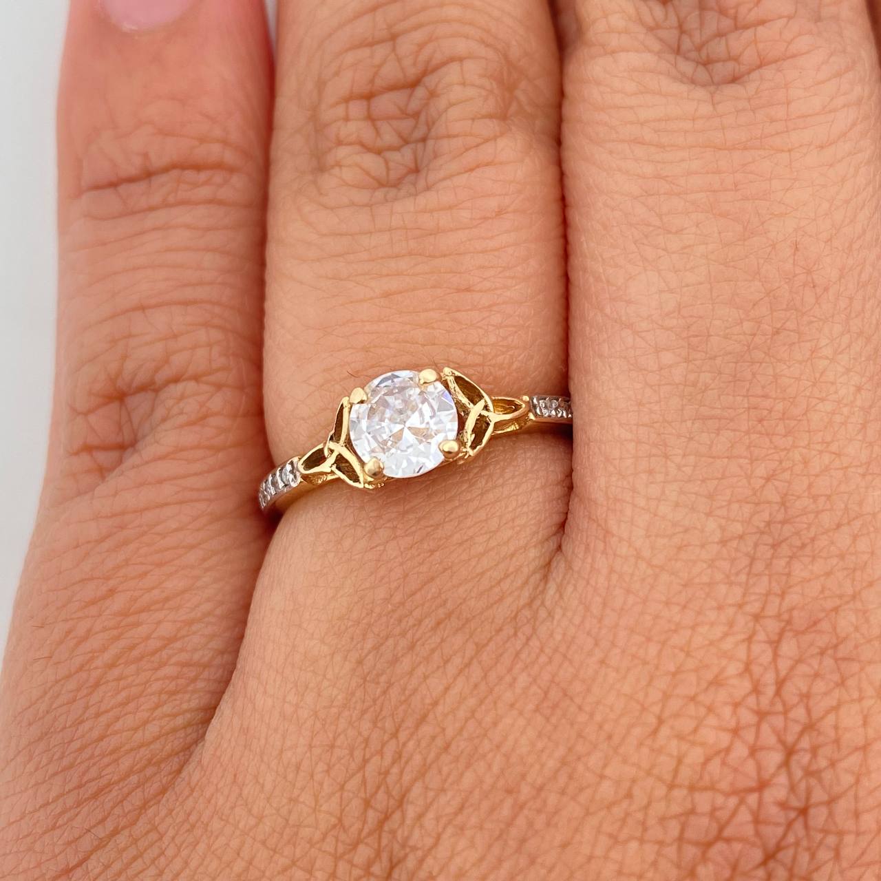 Anillo Solitario Churumbela 1.8gr / T5 3/4 / Dos Oros Amarillo Blanco 18K %