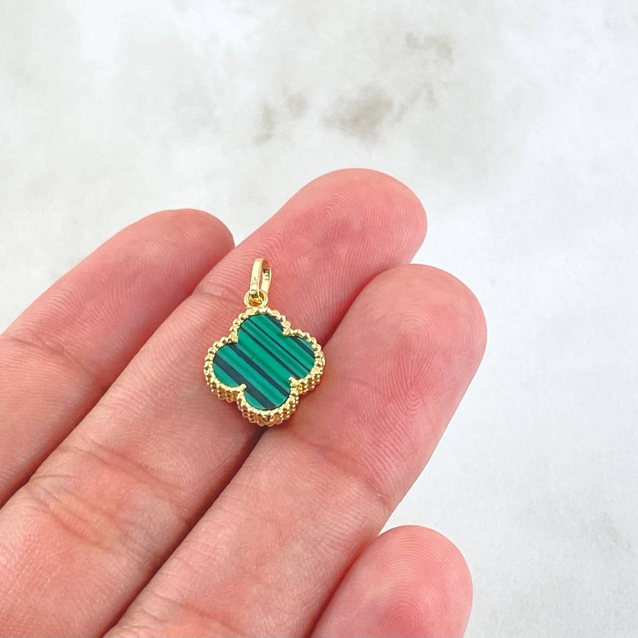 Dije Trebol Verde 1.3gr / 1.9cm / Oro Amarillo Nac.Esp. 18K ©