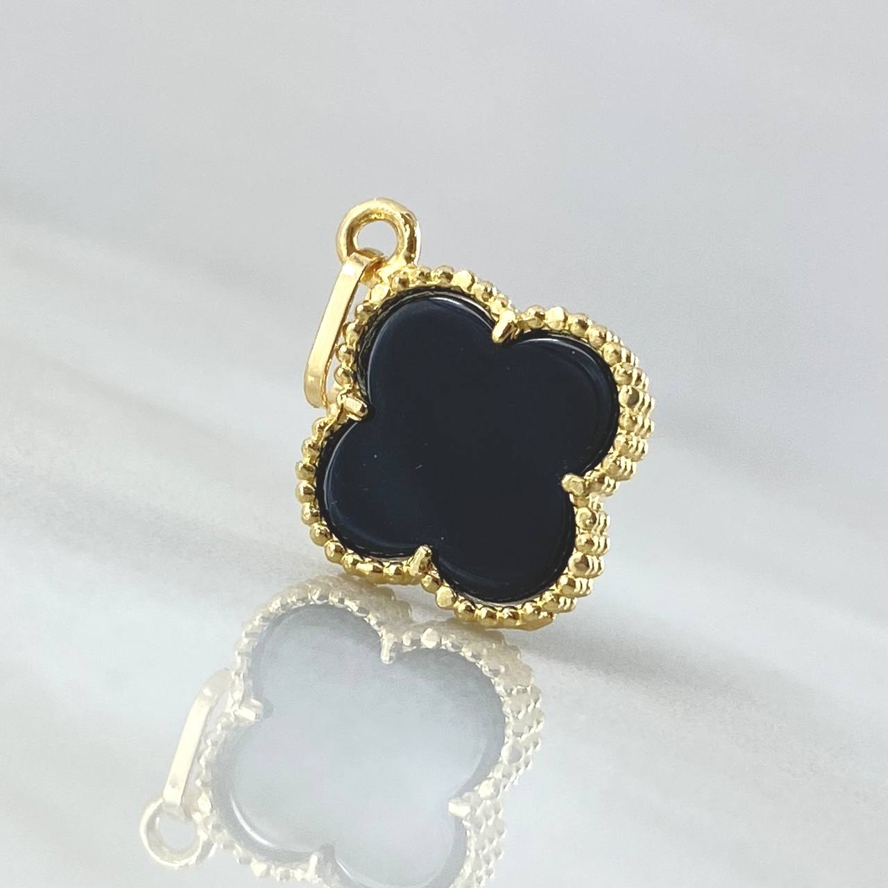 Dije Trebol Negro 1.8gr / 2.3cm / Oro Amarillo 18K